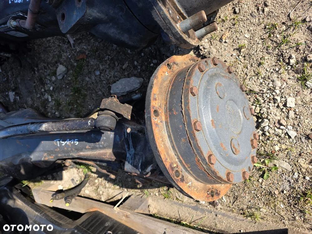 Elementy przedniego mostu New Holland TS115 - 2