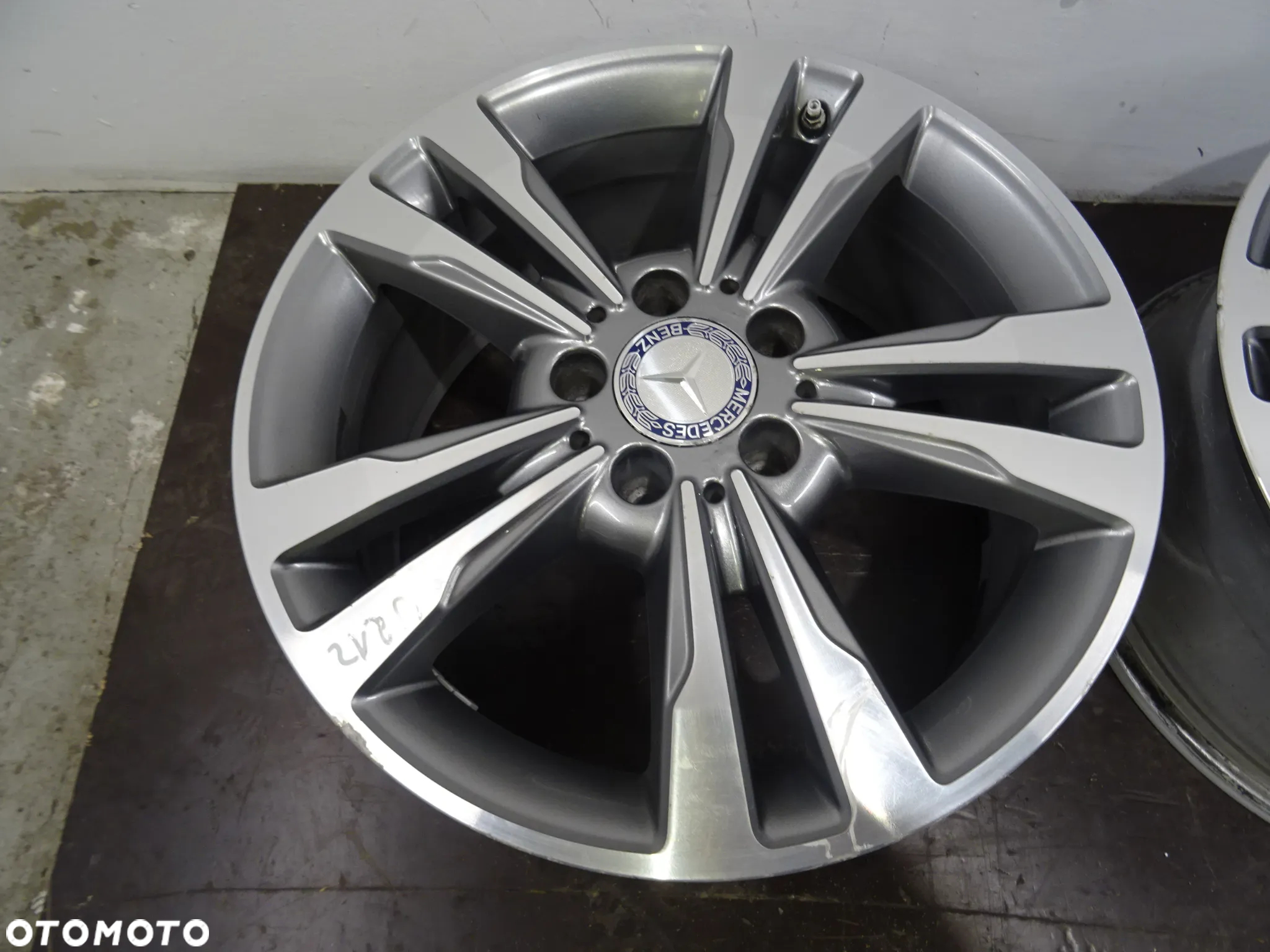 MERCEDES W212 LIFT FELGI ALUMINIOWE ALUFELGI 5X112 R17 8J ET48 TPMS - 2