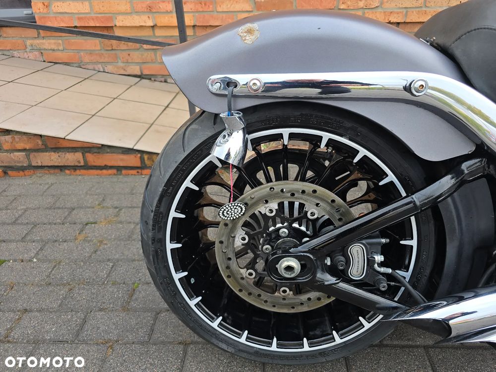 Harley-Davidson FXSB Breakout - 17
