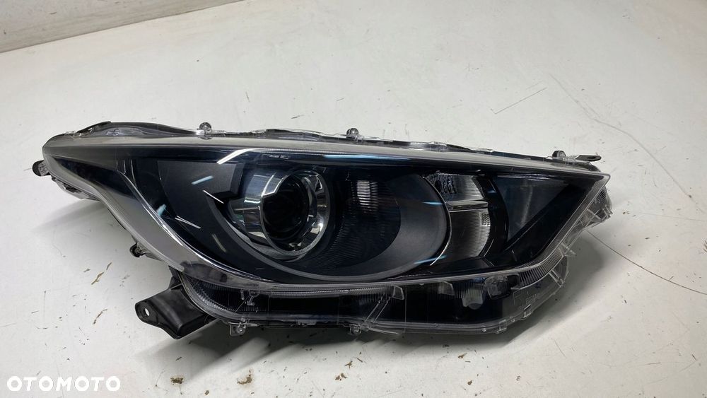 TOYOTA YARIS IV LAMPA SOCZEWKA PRAWA PRAWY PRZEDNIA PRZÓD REFLEKTOR 19-23 - 2