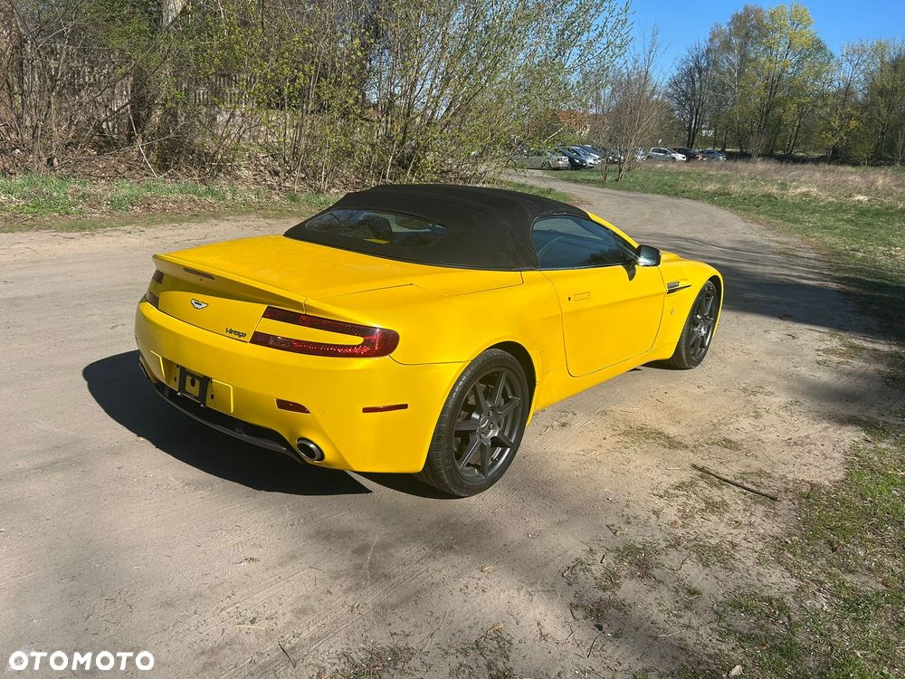 Aston Martin V8 Vantage - 13