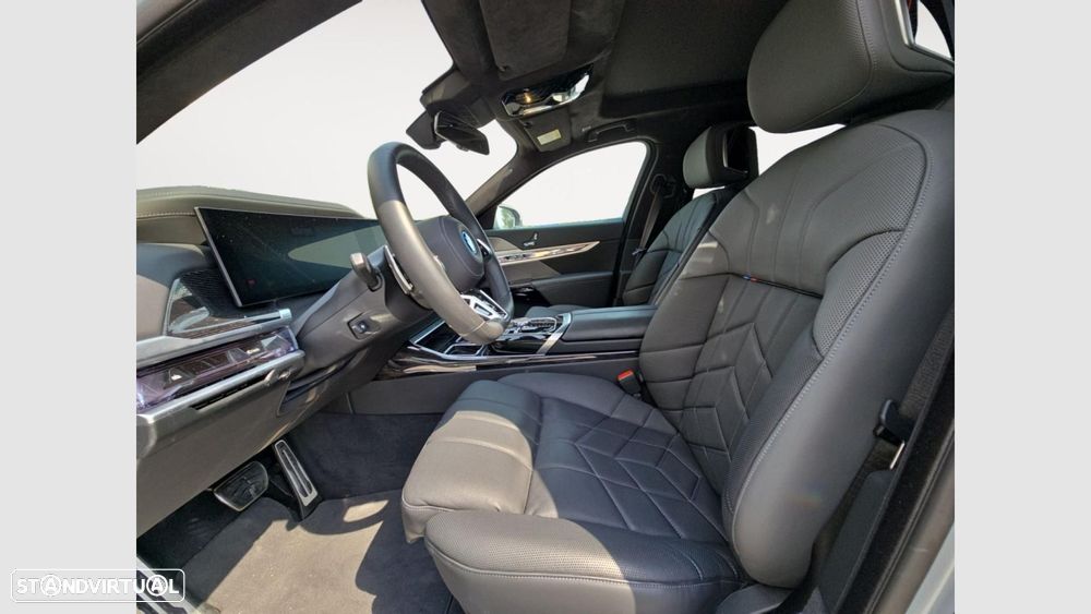 BMW i7 xDrive60 Pack Desportivo M - 9