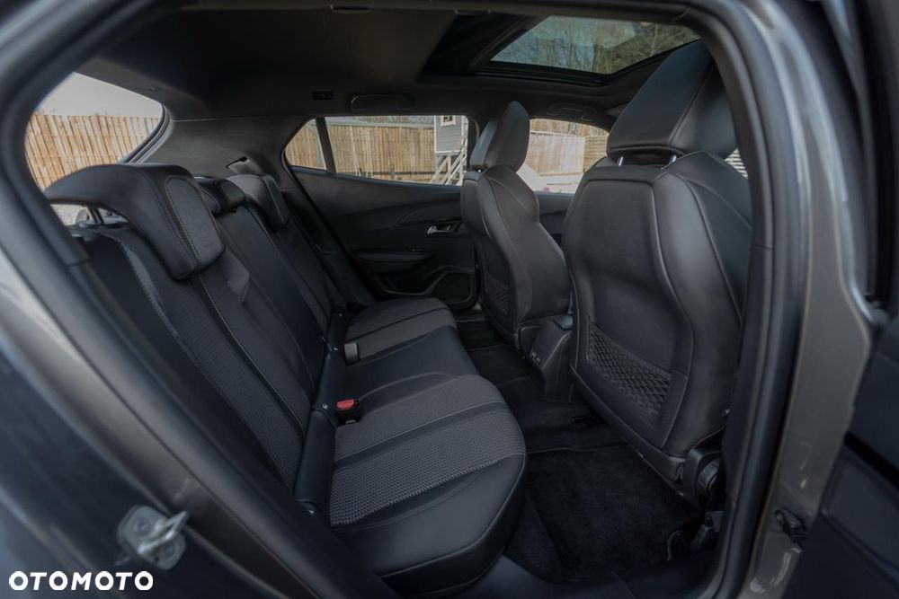 Peugeot 2008 BlueHDi 130 EAT8 GT Pack - 32