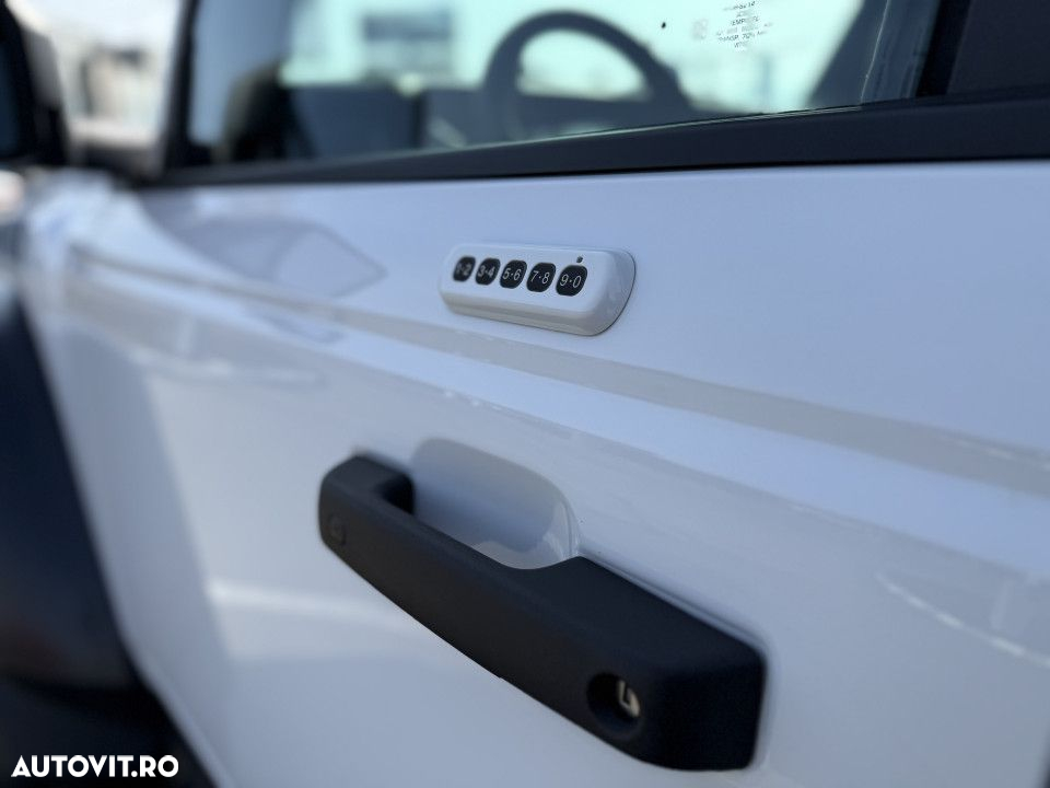 Ford Bronco - 13