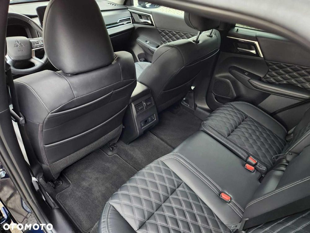 Mitsubishi Outlander - 8