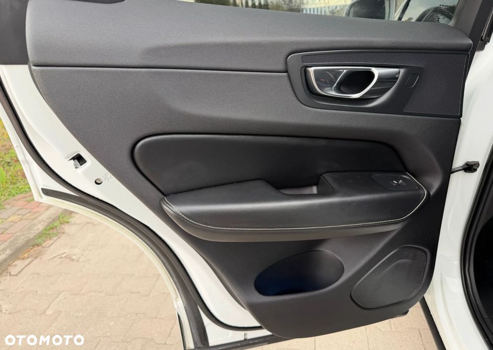 Volvo XC 60 T5 AWD Geartronic RDesign - 25
