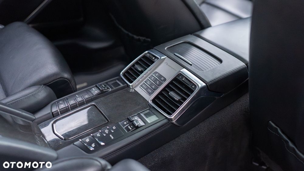 Porsche Panamera Turbo Executive - 32