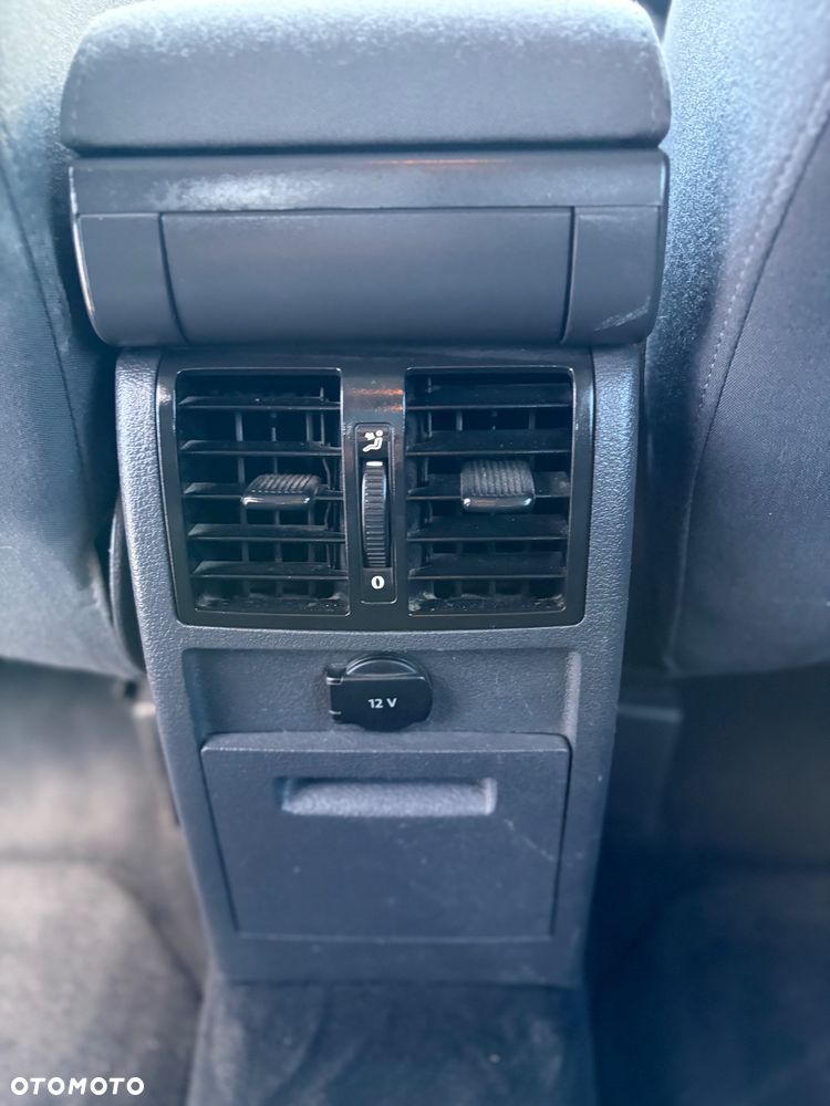 Volkswagen Touran - 17