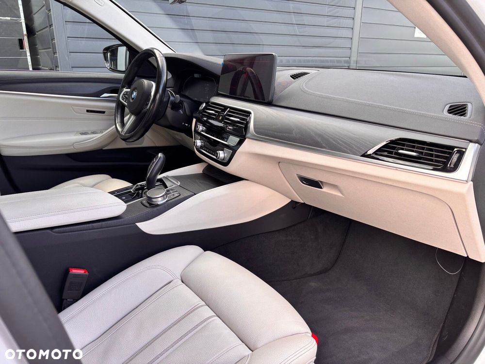 BMW Seria 5 518d Luxury Line - 11