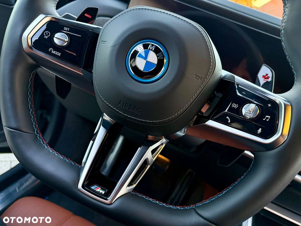 BMW Seria 7 M760e PHEV xDrive Individual Edition sport - 15