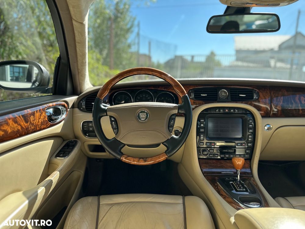 Jaguar XJ - 7