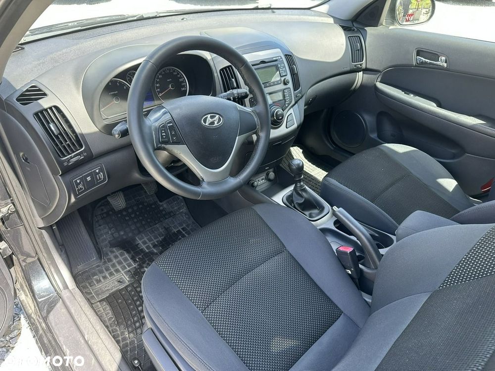 Hyundai i30 1.6 Comfort - 11
