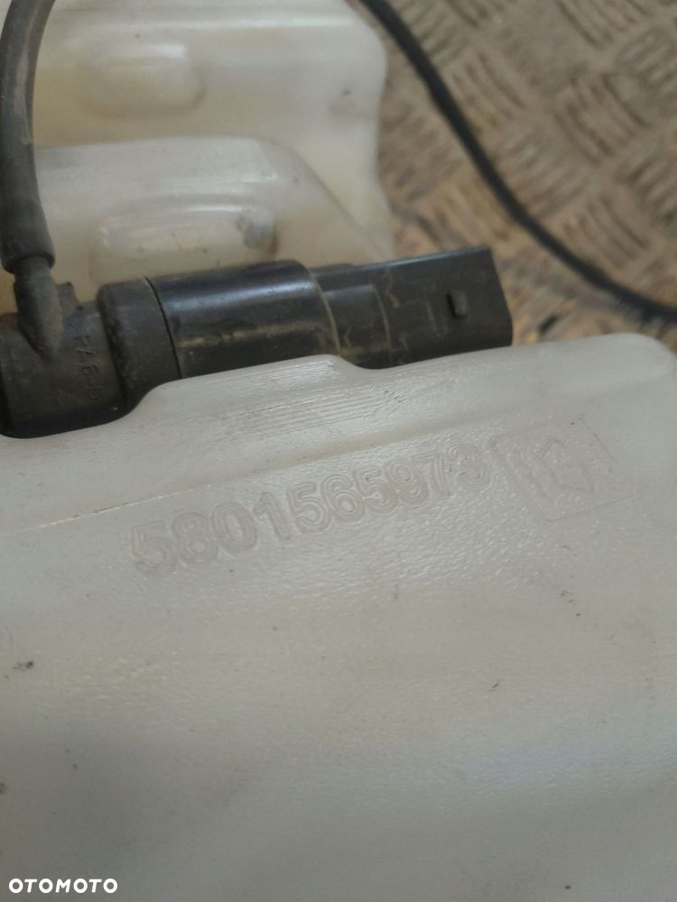 ZBIORNICZEK SPRYSKIWACZY IVECO DAILY IV 5801565973 - 2