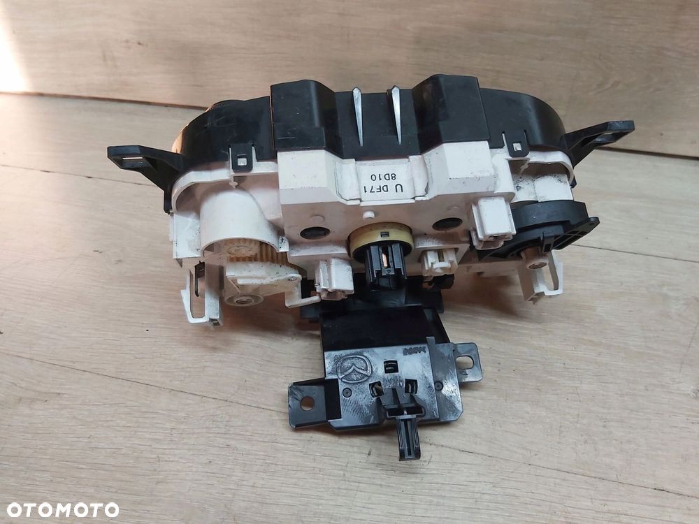 MAZDA 2 II DE Panel przełącznik nawiewu klimatyzacji UDF718D10 - 3