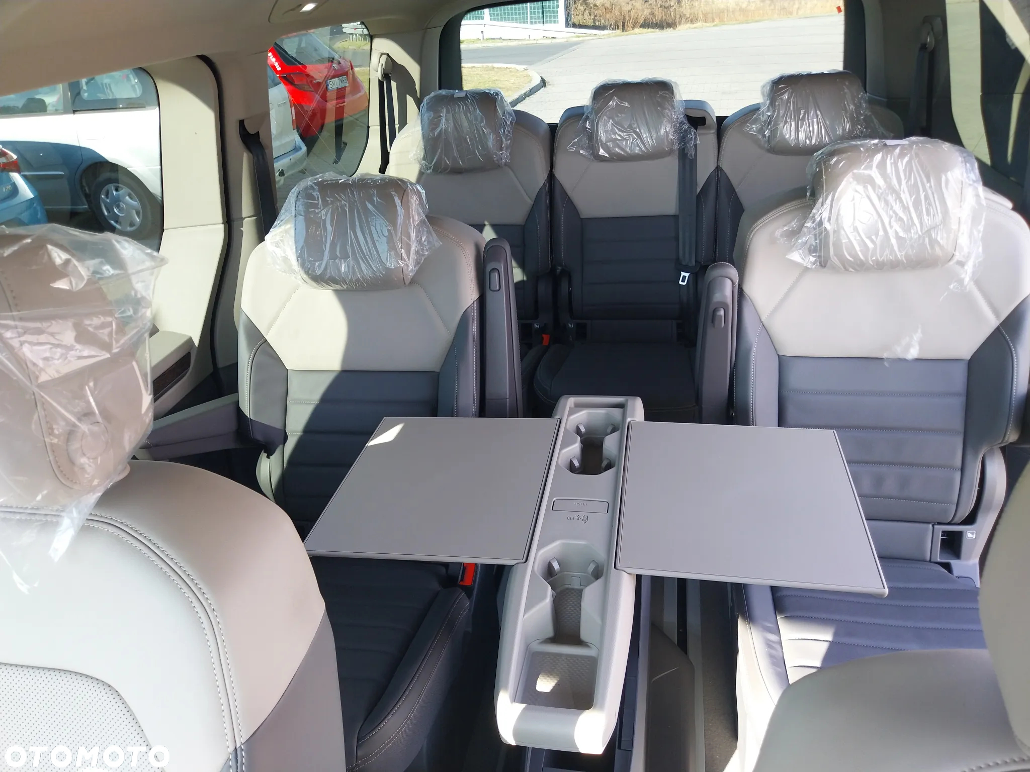 Volkswagen Multivan - 25