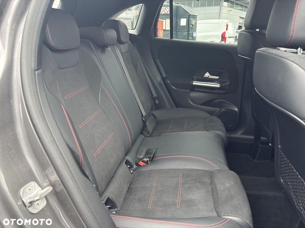 Mercedes-Benz GLA - 20