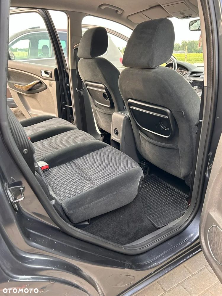 Ford Focus C-Max 2.0 TDCi Ghia - 11