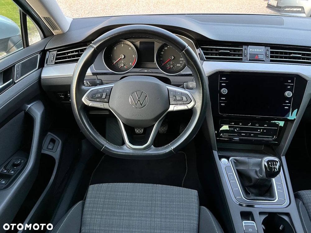 Volkswagen Passat - 8