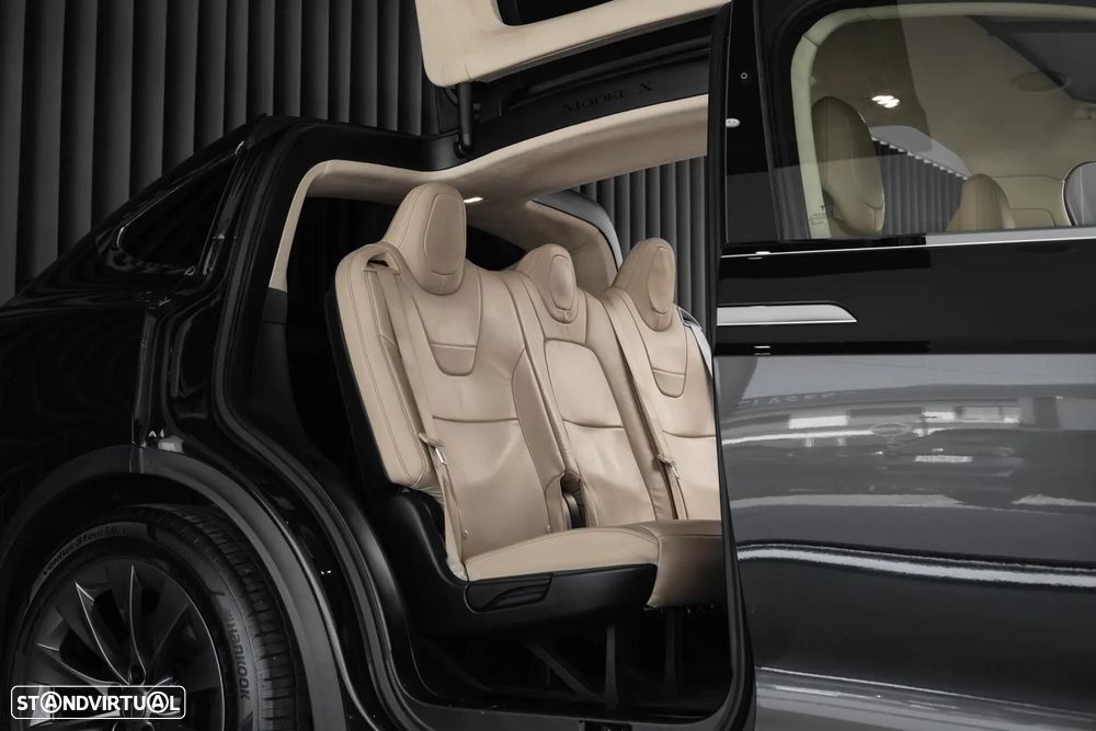 Tesla Model X 90D - 46