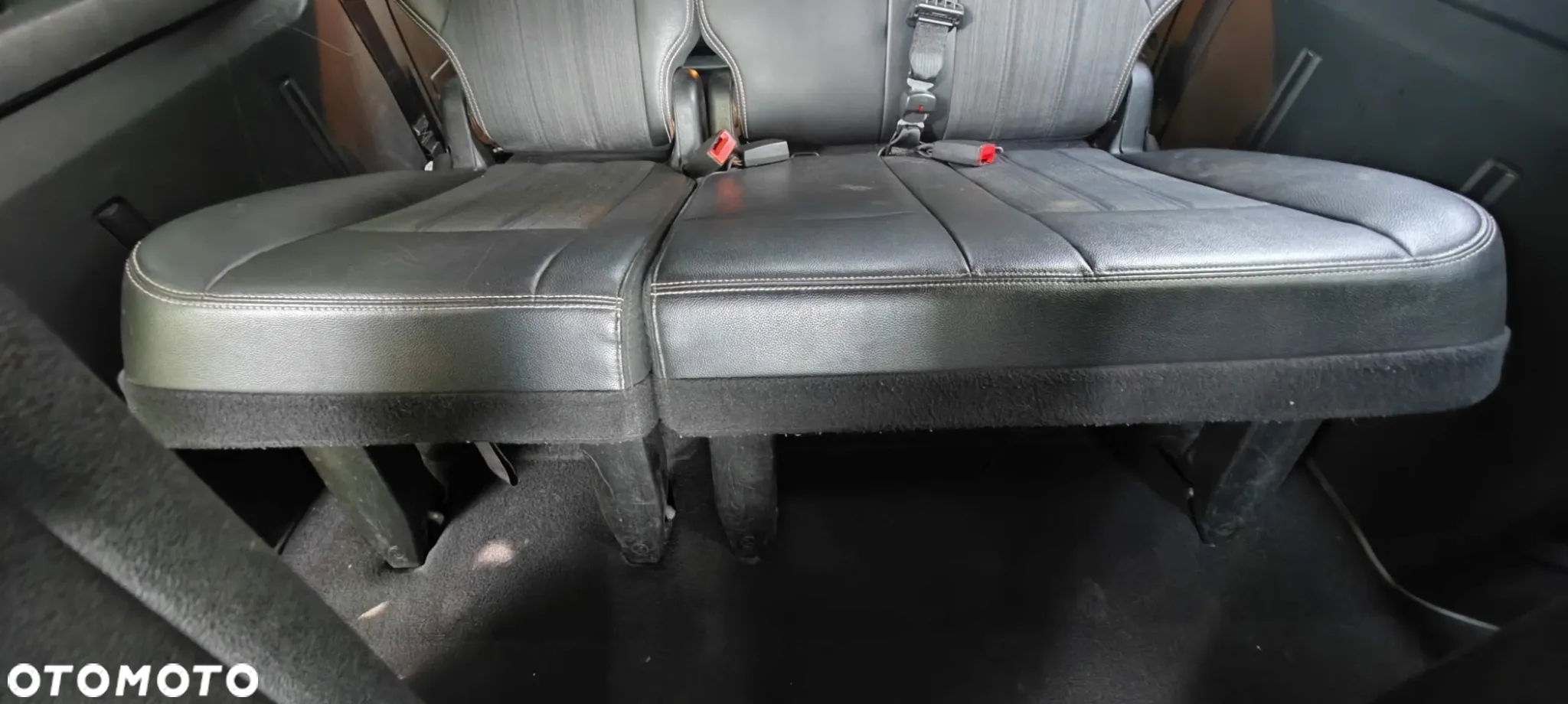 Chrysler Town & Country 3.6 Limited - 26