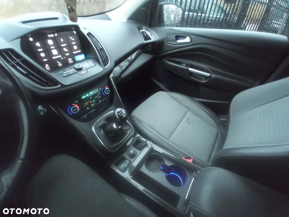 Ford Kuga 2.0 TDCi 4x4 Vignale - 28