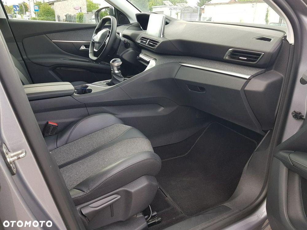 Peugeot 3008 1.5 BlueHDi Allure S&S - 17