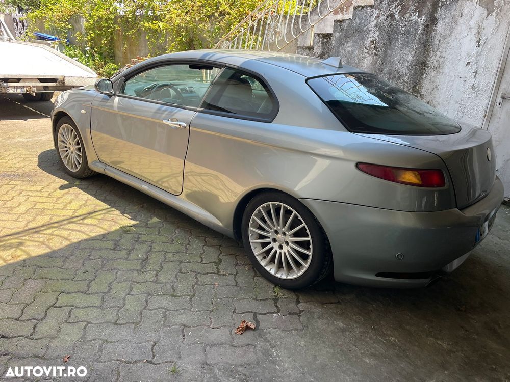 Alfa Romeo GT 1.9 JTD M-Jet Distinctive - 2