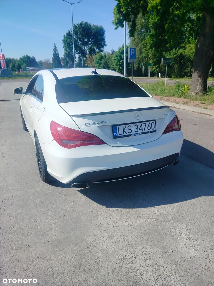 Mercedes-Benz CLA 250 4Matic 7G-DCT Sport - 9