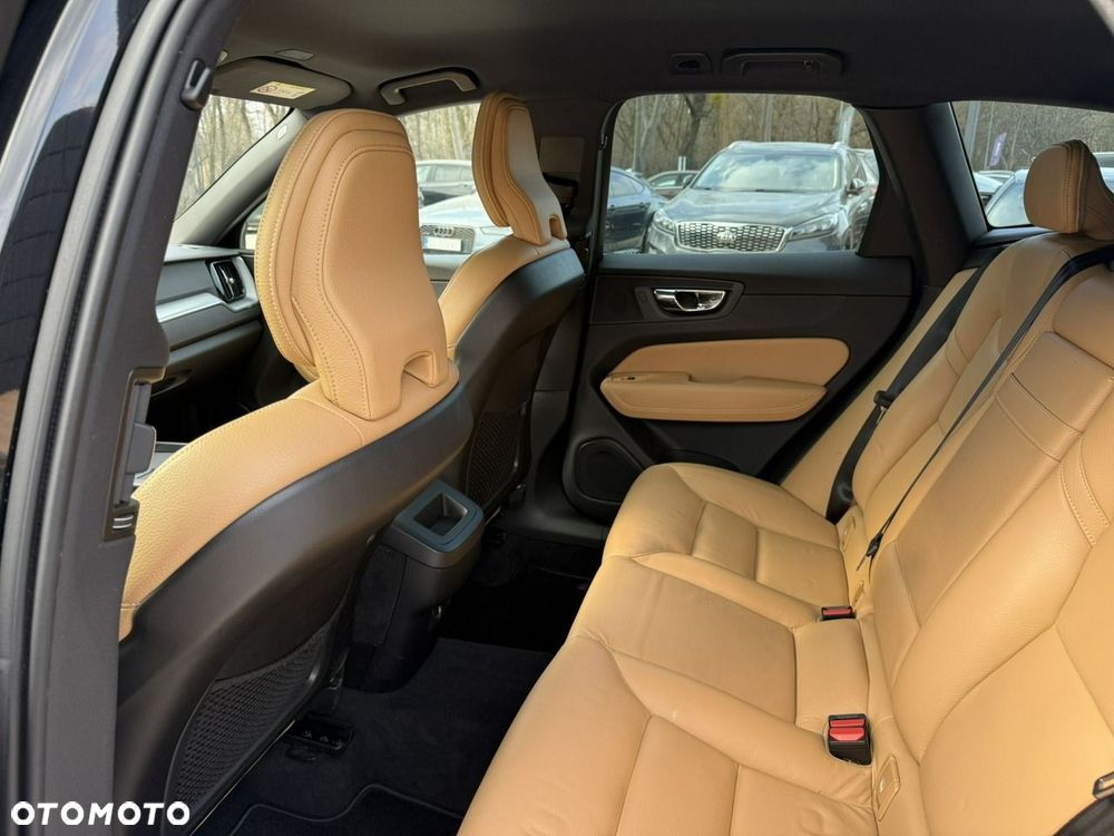 Volvo XC 60 D4 AWD Momentum - 17