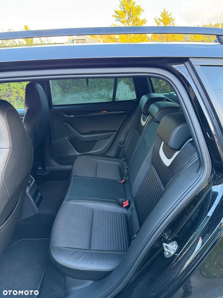Skoda Octavia 2.0 TDI DSG RS - 23