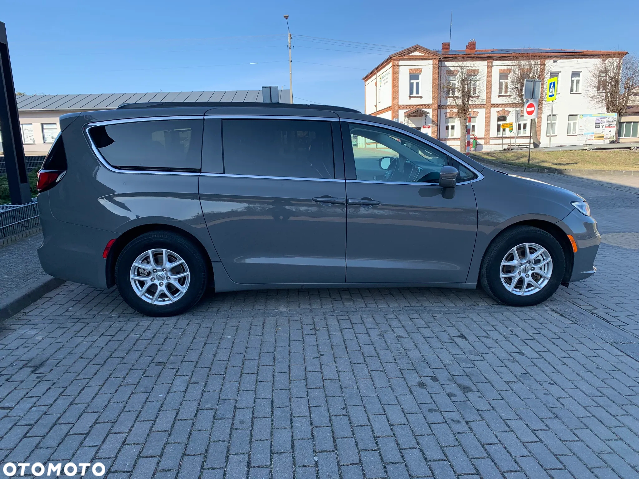 Chrysler Pacifica - 5