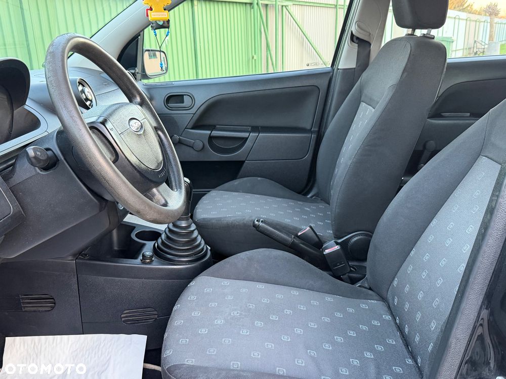 Ford Fiesta - 15