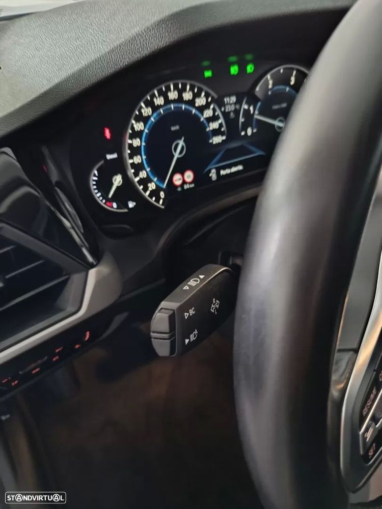 BMW 320 d Pack Desportivo M Auto - 23
