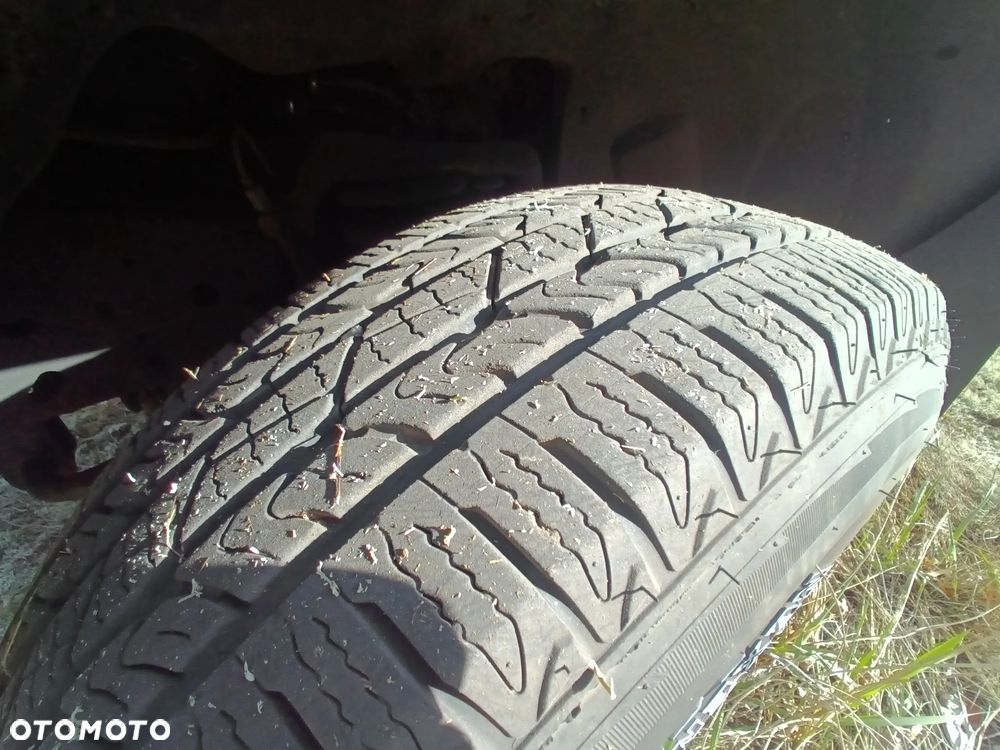 Ford Explorer Standard - 5