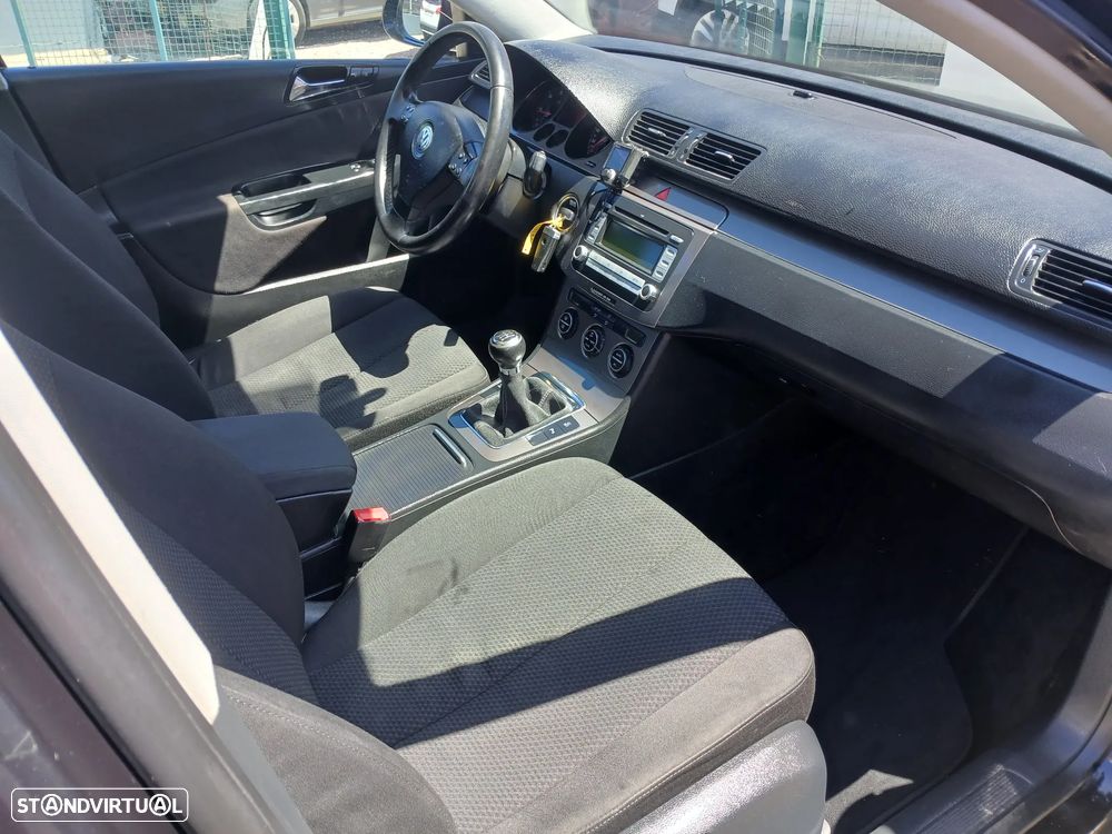 VW Passat 2.0 TDI Trendline - 22