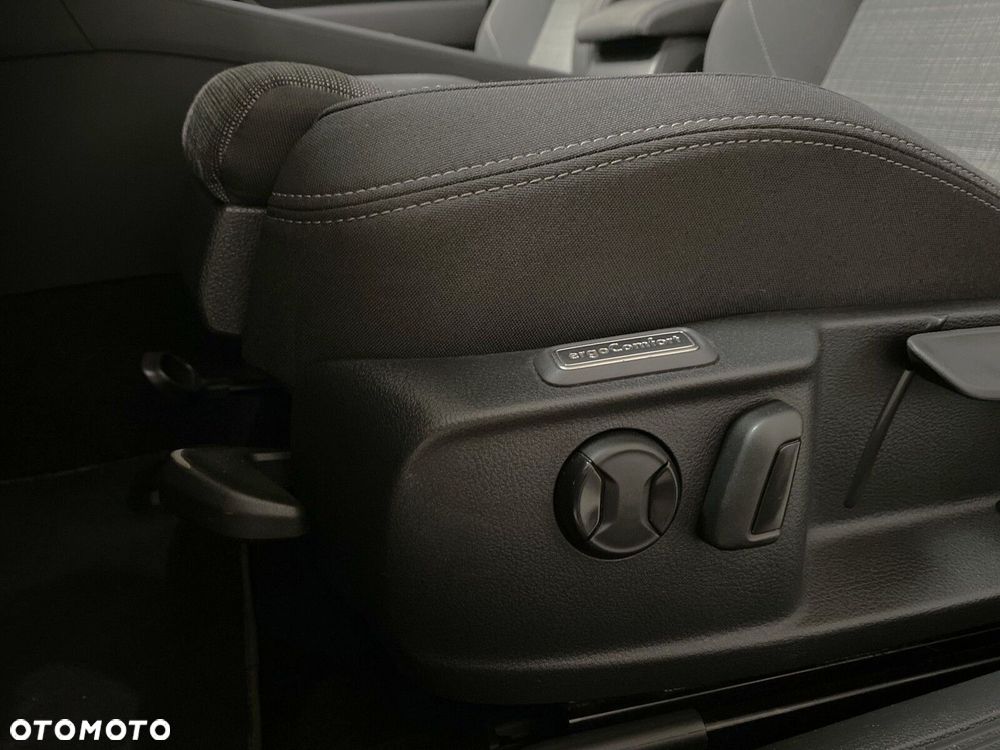 Volkswagen Passat - 12