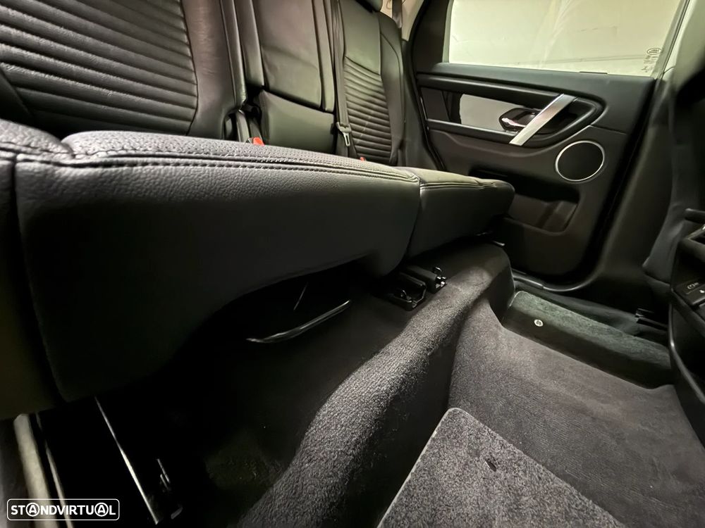 Land Rover Discovery Sport P300e - 57