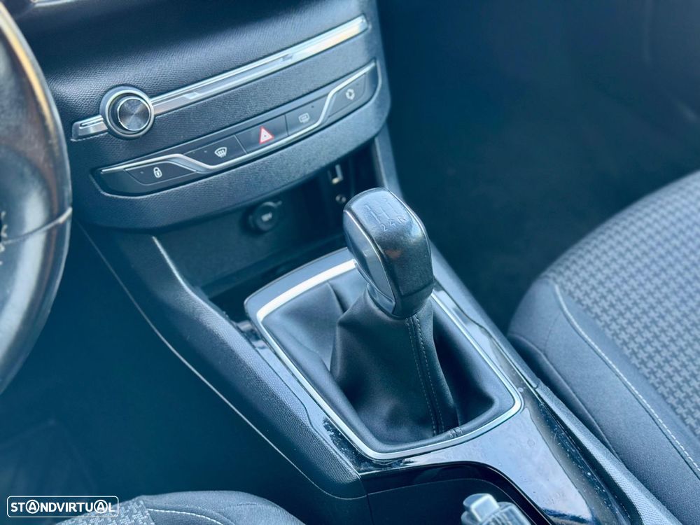 Peugeot 308 1.2 PureTech Style - 31