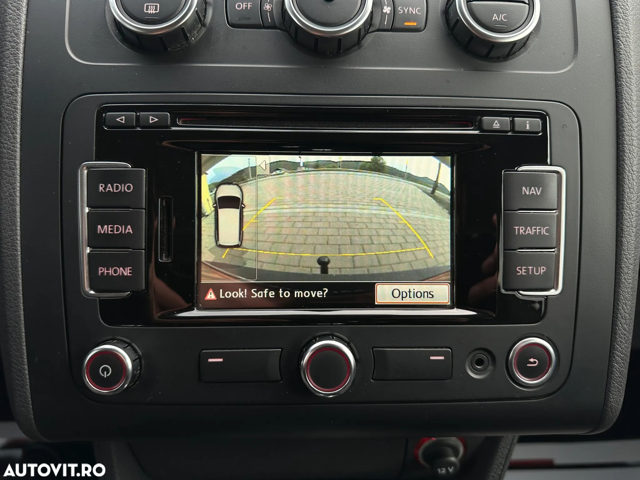 Volkswagen Touran 2.0 TDI DPF BlueMotion Technology DSG Life - 21