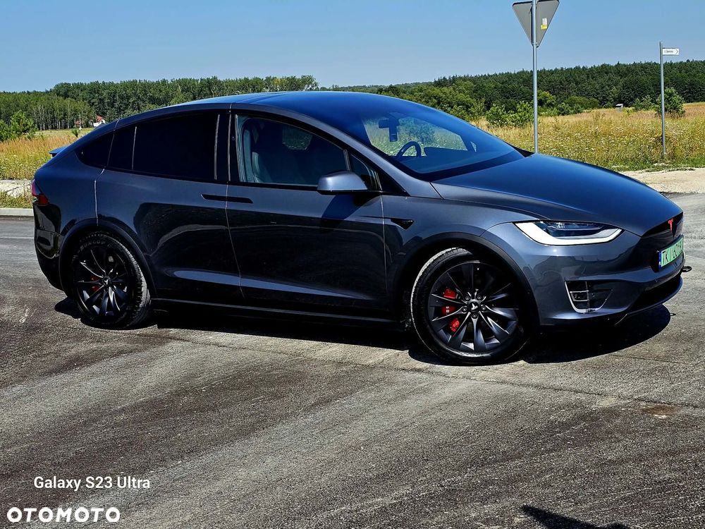 Tesla Model X - 18