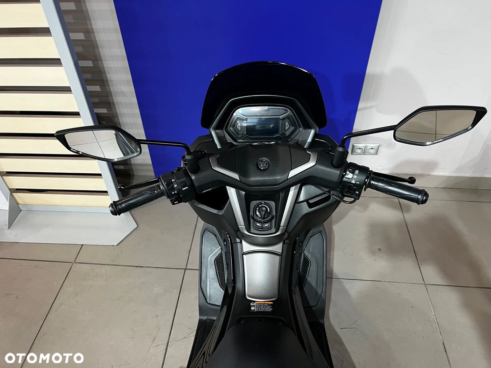 Yamaha NMAX - 16