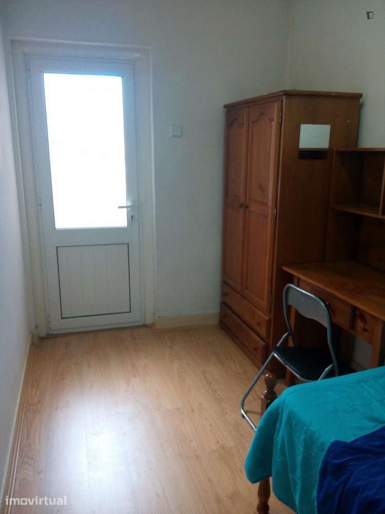 Quarto - localizado em Baixa Coimbra - Grande imagem: 3/21