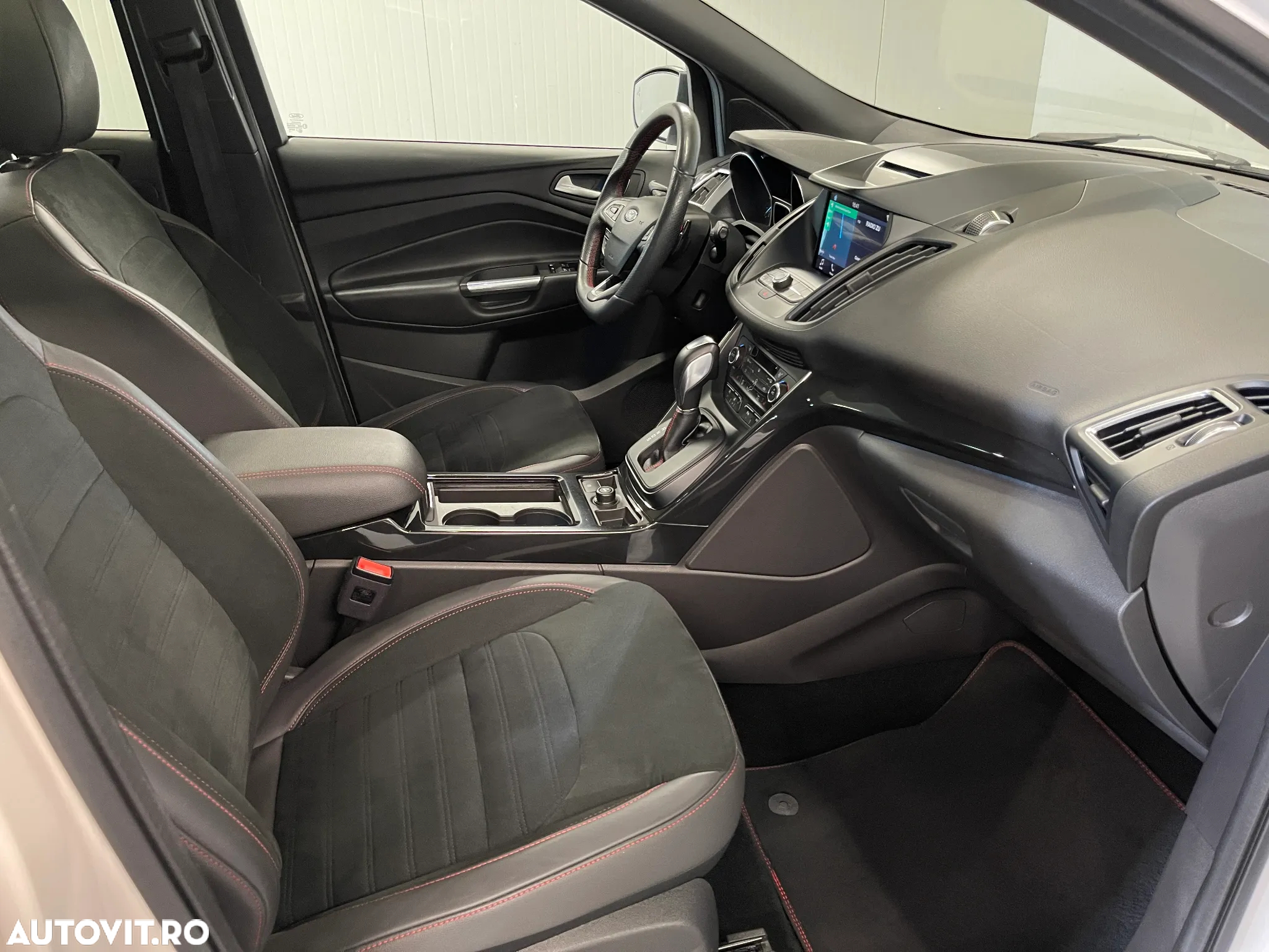 Ford Kuga 2.0 TDCi 4WD Powershift ST-Line - 11