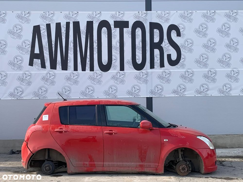 SUZUKI SWIFT 2006 *SAMOCHÓD NA CZĘŚCI* 3932 MASKA, LAMPA, DRZWI, LUSTERKO, ZDERZAK, GRILL, BŁOTNIK, KLAPA, BELKA, DESKA, FOTELE, KANAPA, ĆWIARTKA KIEROWNICA, TARCZE, ZACISKI, ZAWIESZENIE, KOMPLETNY PRZÓD, KOMPLETNY TYŁ, LICZNIK, ZEGARY, PRAWE LEWE PRZÓD TYŁ