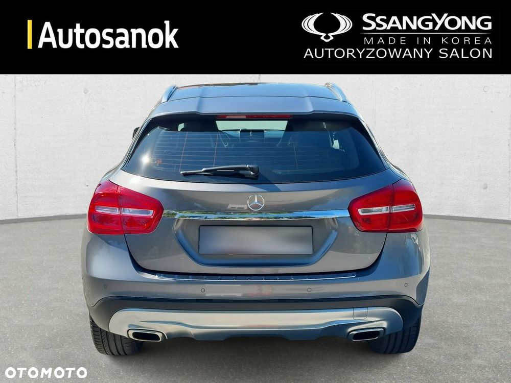 Mercedes-Benz GLA 180 7G-DCT - 4