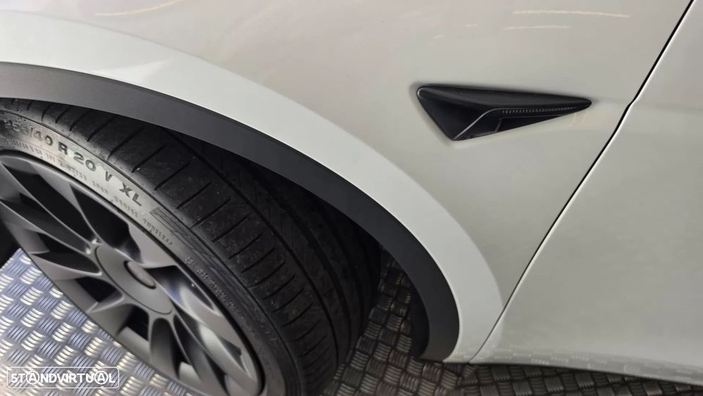 Tesla Model Y Long Range Dual Motor AWD - 28