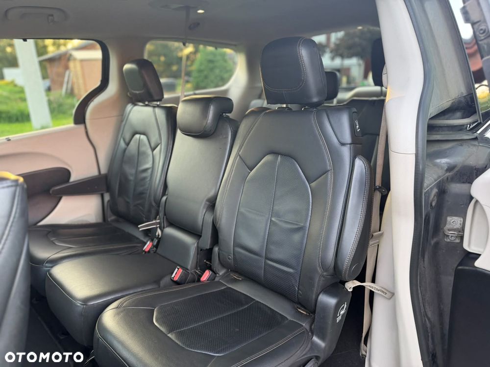 Chrysler Pacifica - 10