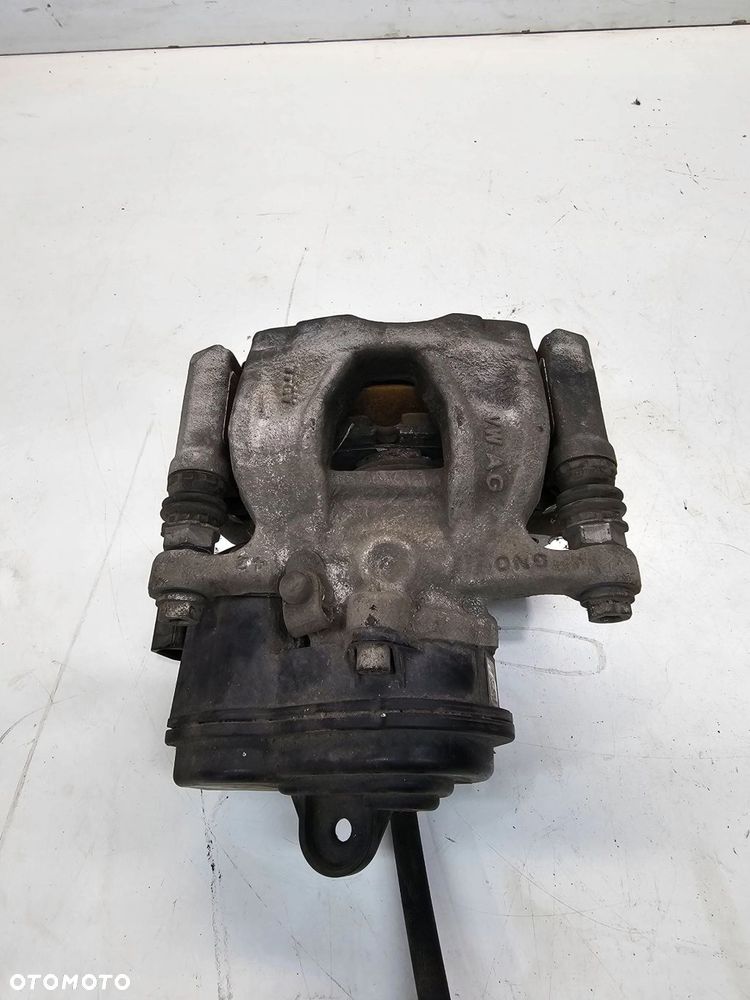 ZACISK HAMULCOWY LEWY TYŁ AUDI A4 B9 A5 8W0405BL - 3