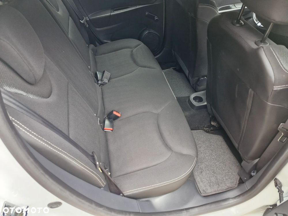 Renault Clio 1.2 16V 75 Life - 9