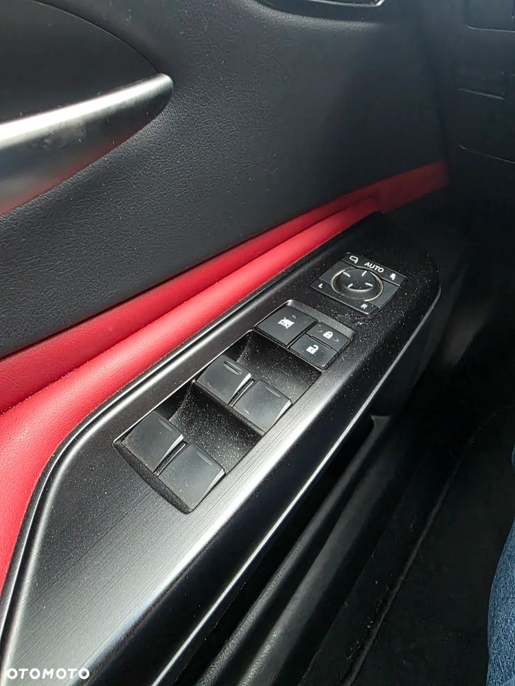 Lexus ES 300h F Sport - 13